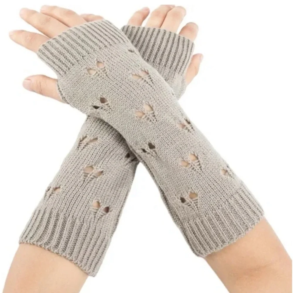 Moda Clothing gray fingerless